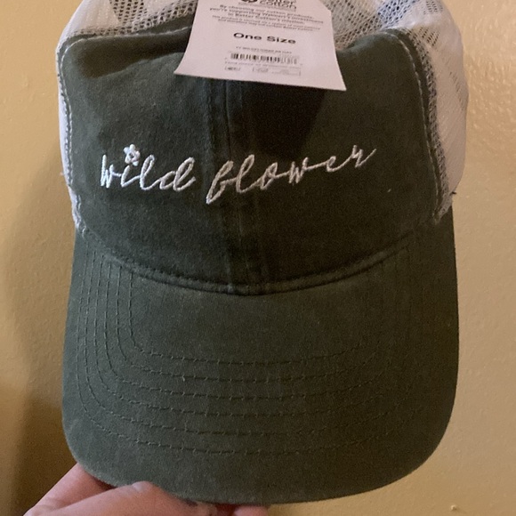 HAT 🌸 - Picture 2 of 5